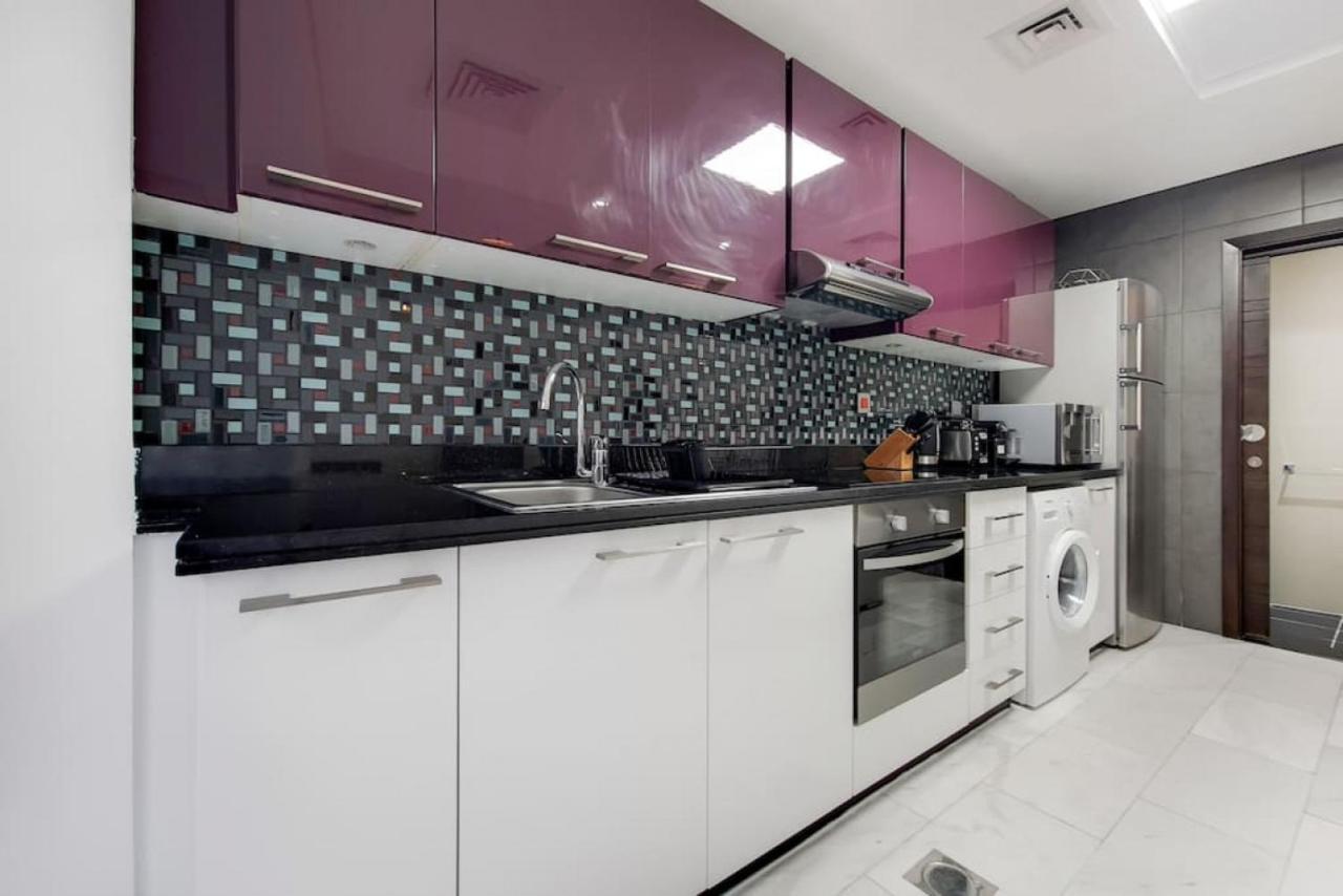 Cayan Tower, Marina - Charming One Bedroom * Dubai
