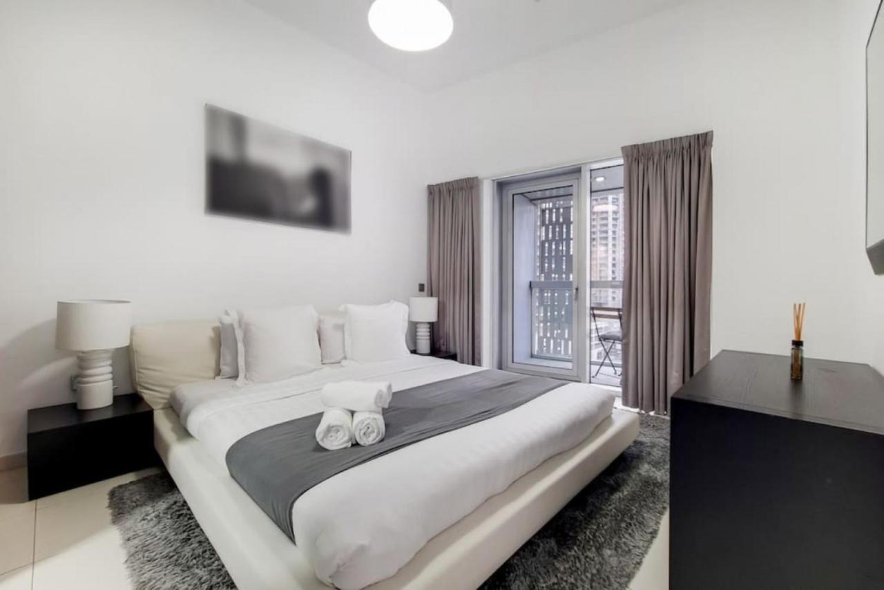 Cayan Tower, Marina - Charming One Bedroom * Dubai