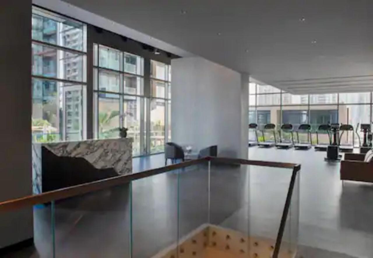 Daire Mesmerizing 1br Full Marina View At Marina Gate