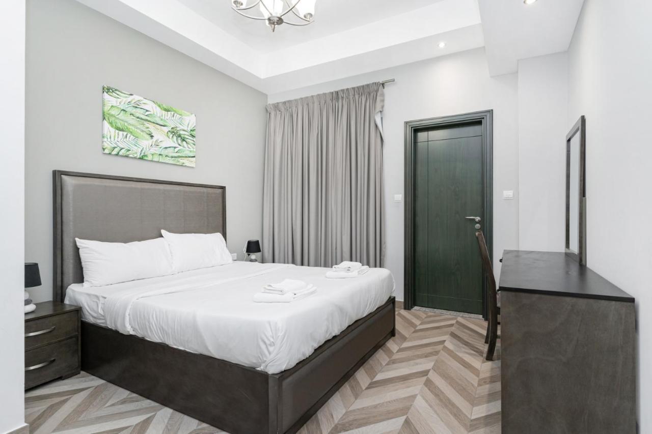Apartment Large Group Canal View Near Mall *