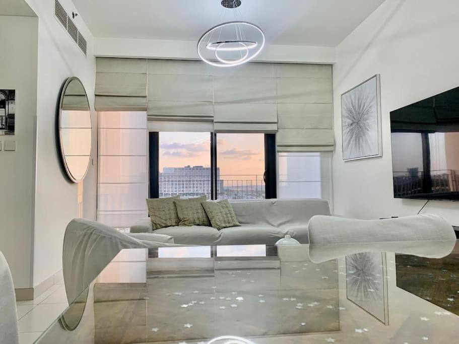Enjoy A Modern And Trendy Apartment In The Heart Of Dubai Apartment *