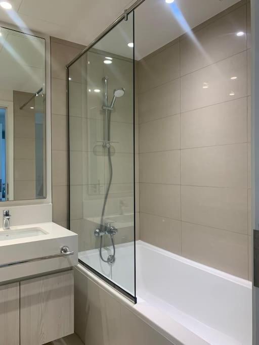 Apartment Enjoy A Modern And Trendy Apartment In The Heart Of Dubai *