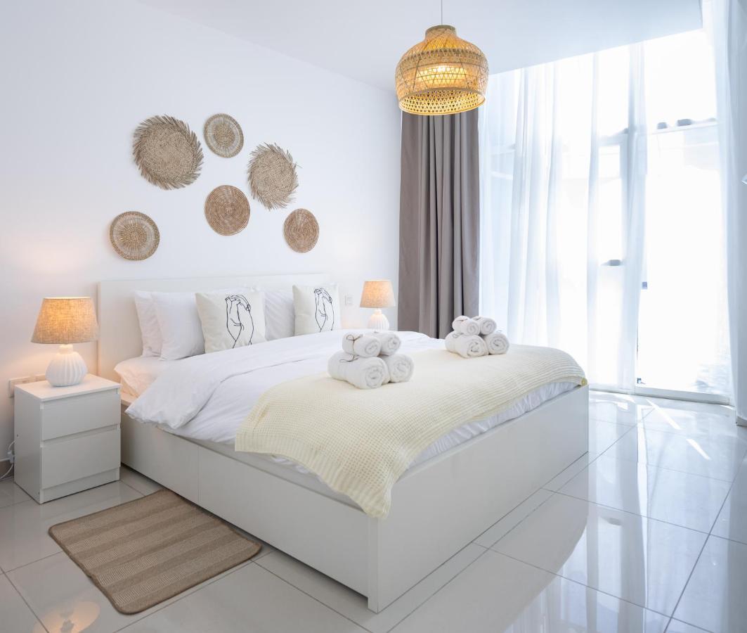 Apartment Waves - Charming Apt With Balcony, Minutes From The