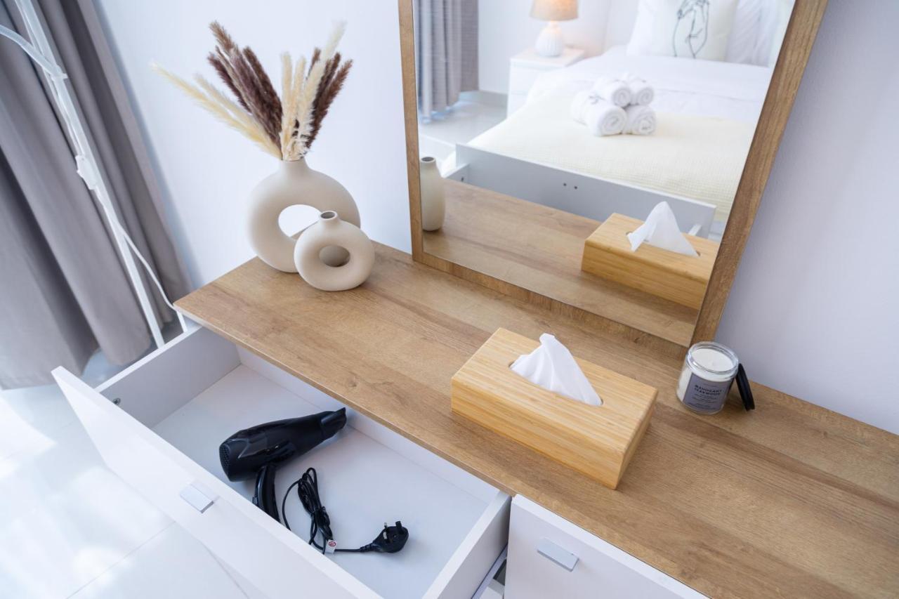 Waves - Charming Apt With Balcony, Minutes From The Apartment *