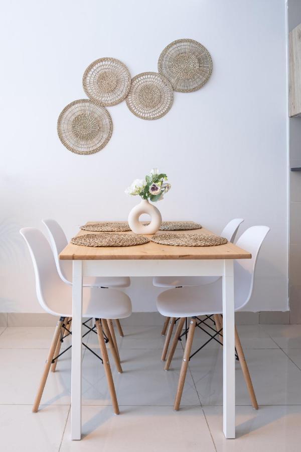 Apartment Waves - Charming Apt With Balcony, Minutes From The *