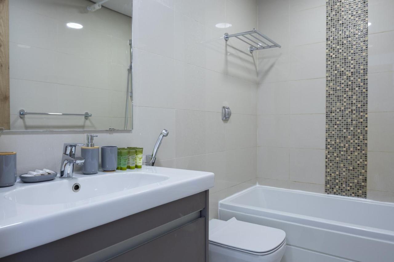 Waves - Charming Apt With Balcony, Minutes From The Apartment Dubai