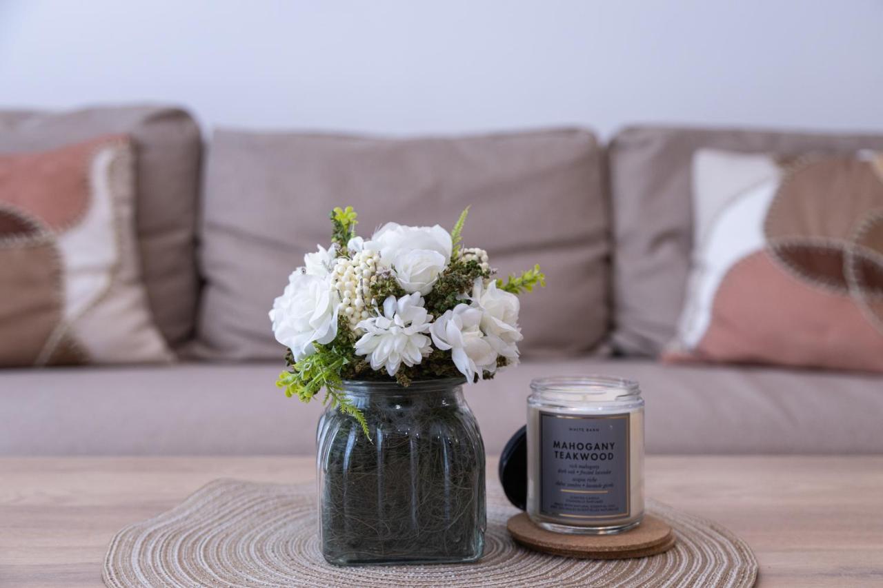 Apartment Waves - Charming Apt With Balcony, Minutes From The