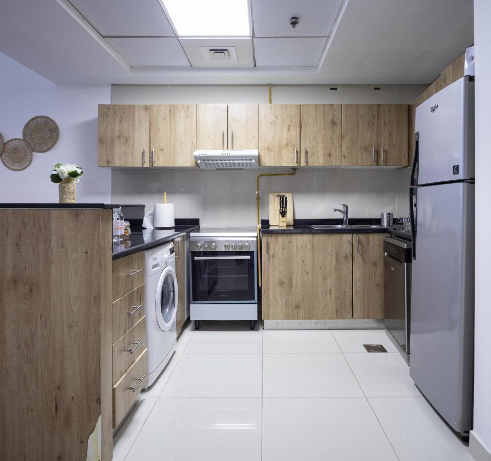 Waves - Charming Apt With Balcony, Minutes From The Apartment Dubai