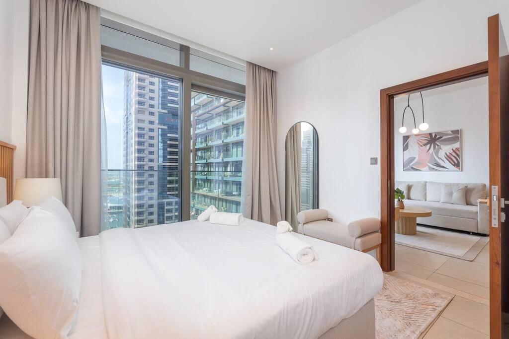 Chic Marina Gate With Japandi Interiors