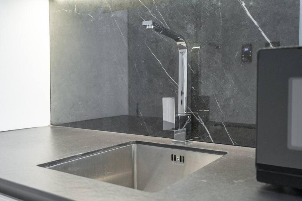 Apartment Eclectic With Terrace In Oxford Blvd Jvc Dubai