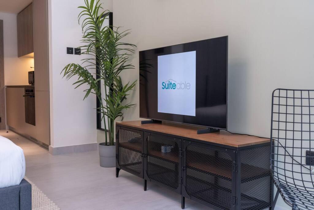 Apartment Eclectic With Terrace In Oxford Blvd Jvc *