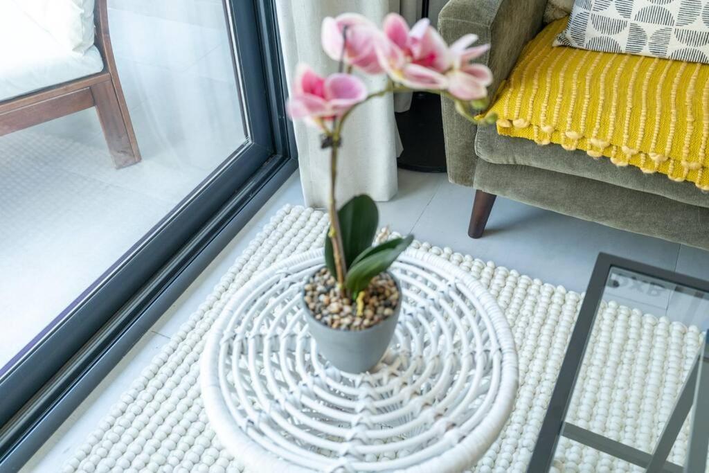 Eclectic With Terrace In Oxford Blvd Jvc *