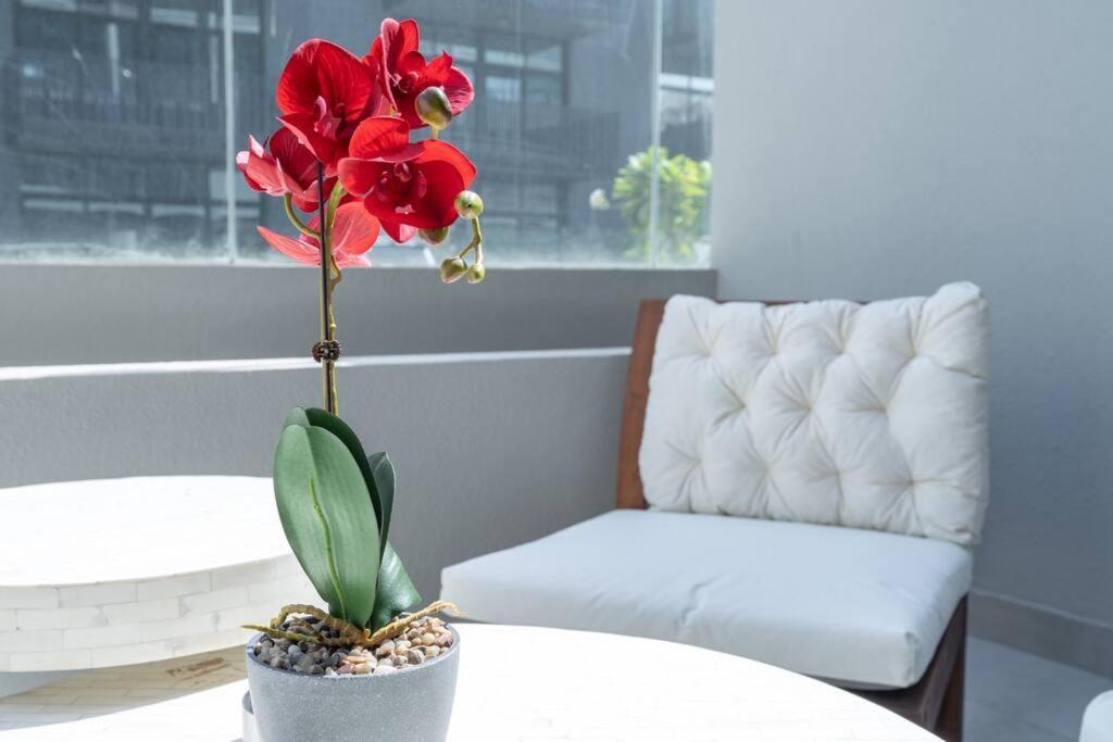 Eclectic With Terrace In Oxford Blvd Jvc *