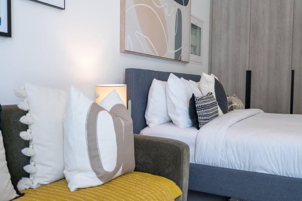 Eclectic With Terrace In Oxford Blvd Jvc Dubai