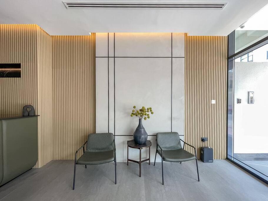 Eclectic With Terrace In Oxford Blvd Jvc Dubai