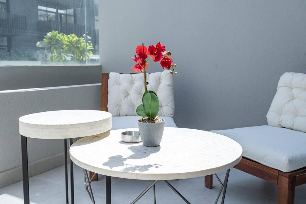 Eclectic With Terrace In Oxford Blvd Jvc