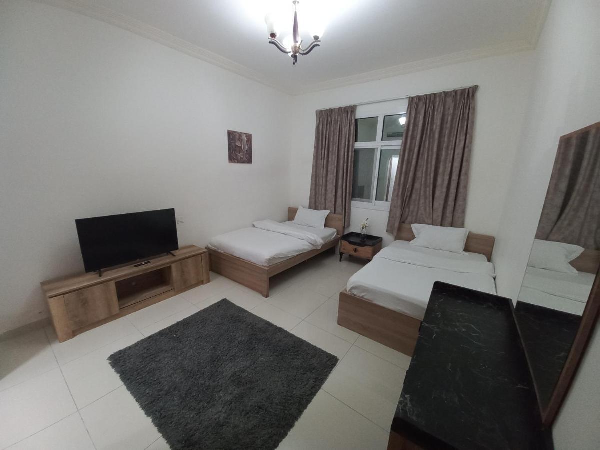 Daire Cozy And Small Partitions For Men Guests In