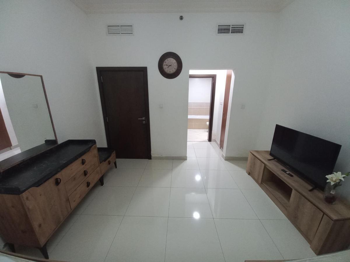 Daire Cozy And Small Partitions For Men Guests In Dubai