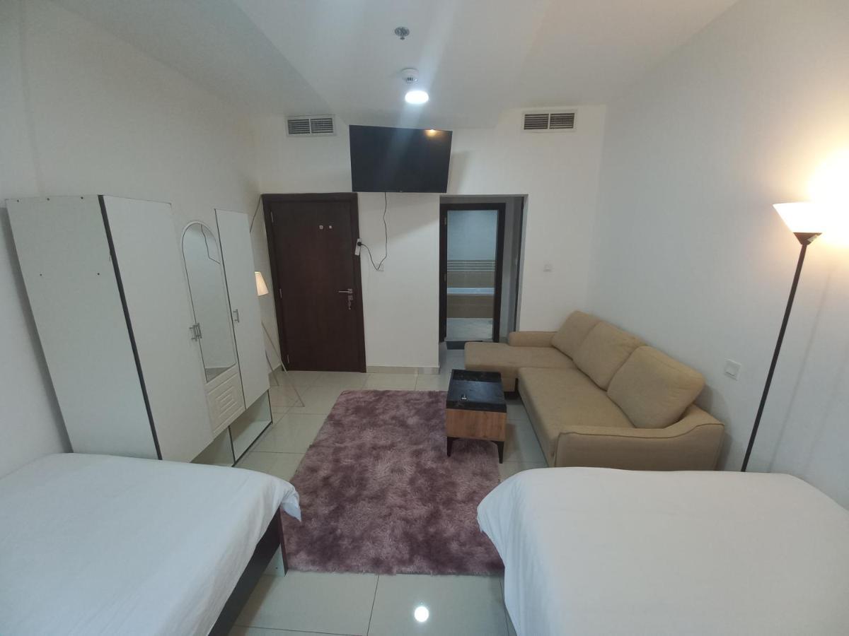 Cozy And Small Partitions For Men Guests In Apartment *