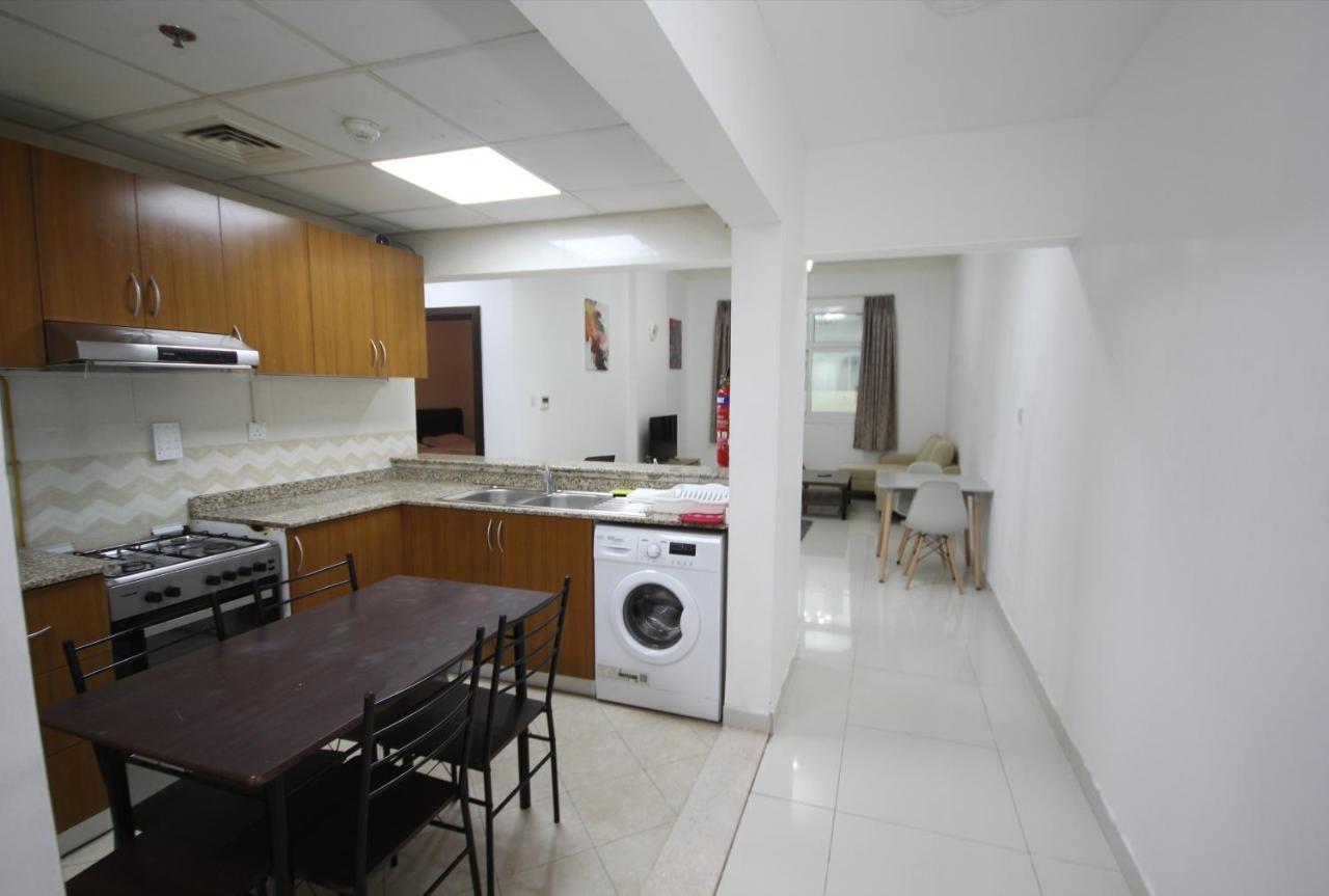 Apartment Cozy And Small Partitions For Men Guests In