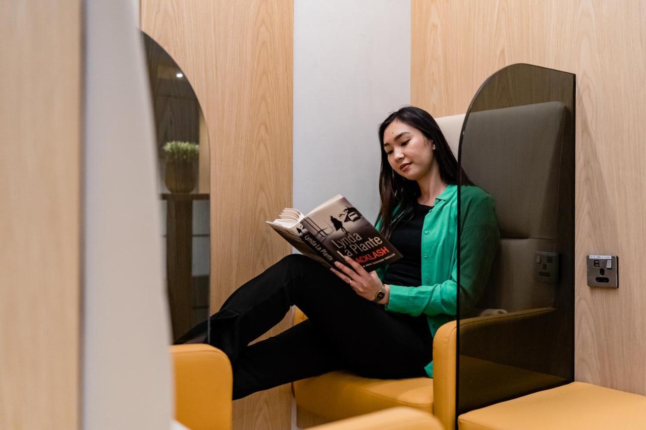 Sleep 'n Fly Sleep Lounge, B-gates Terminal 3 - Transit Only Capsule hotel *
