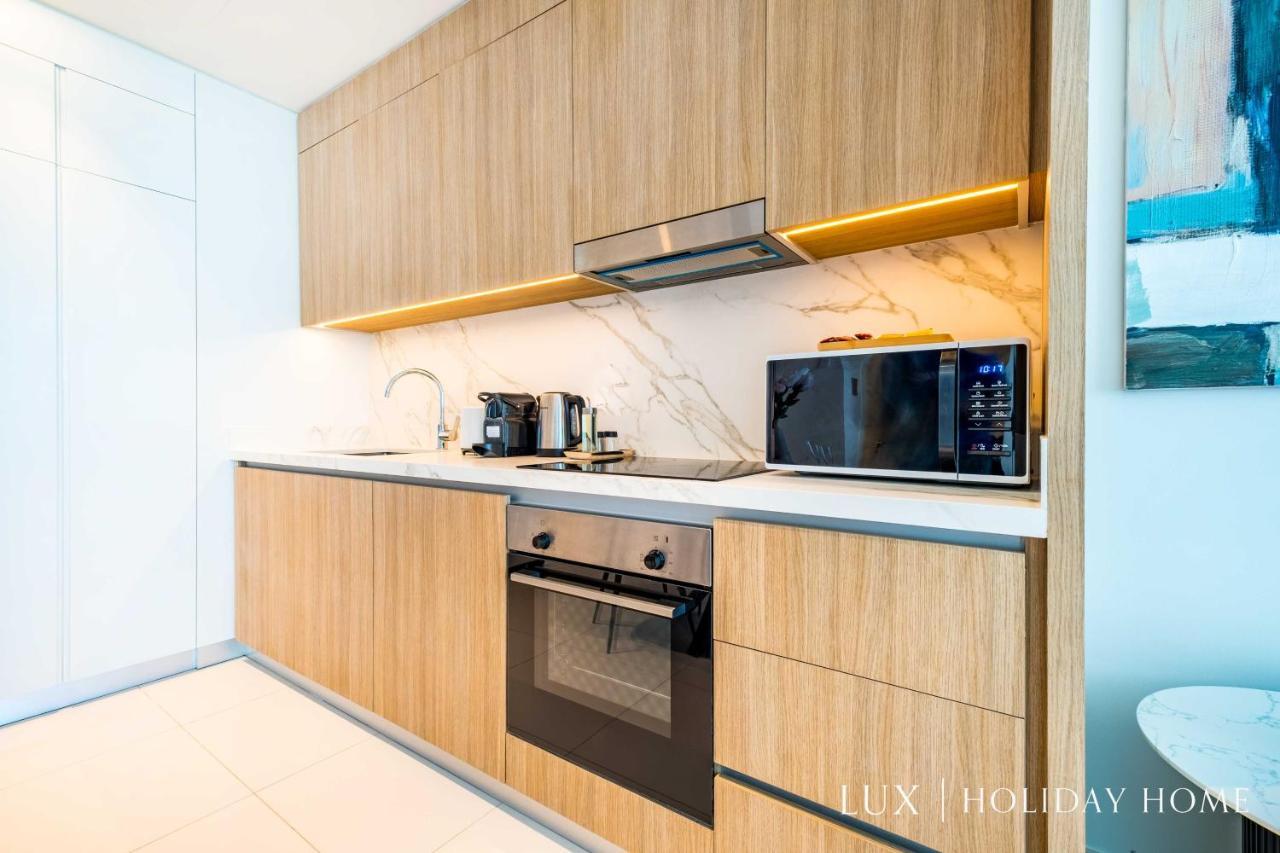 Lux - The Luxury Sunspot Beach * Dubai