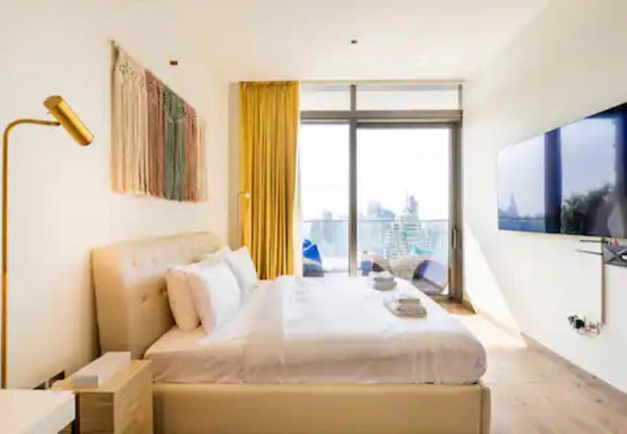 Mesmerizing 1br Full Marina View At Marina Gate Apartment