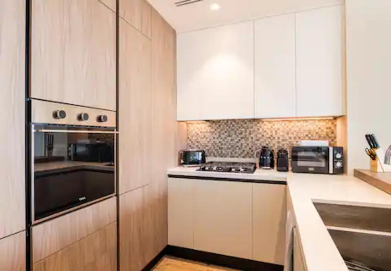 Mesmerizing 1br Full Marina View At Marina Gate Apartment
