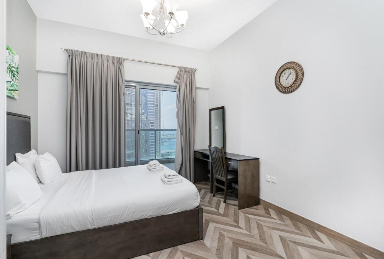 Large Group Canal View Near Mall Apartment *