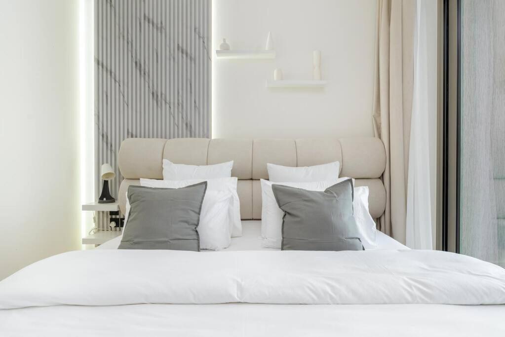 Cozy 1bdr 10' From Burj Khalifa * Dubai