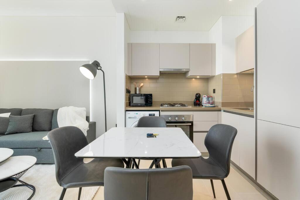 Cozy 1bdr 10' From Burj Khalifa