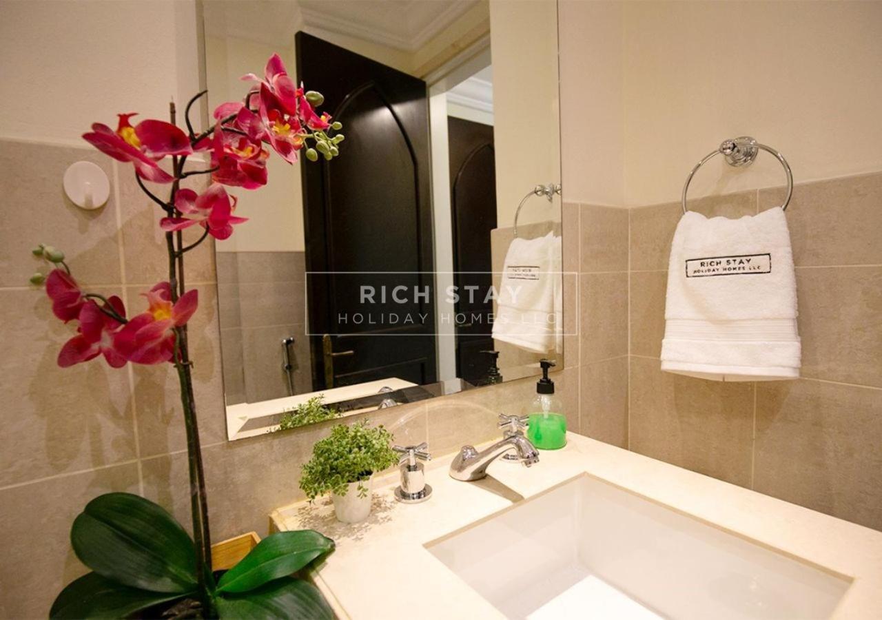 Incredible 2br Apartment, Downtown With Burj & Mall View By Rich *
