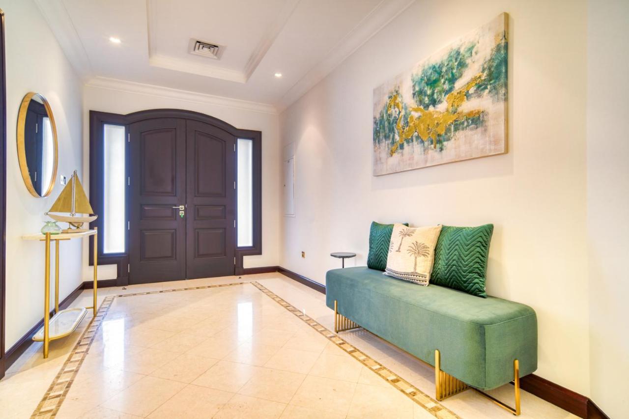 Frond E Villa, Palm Jumeirah - Mint *