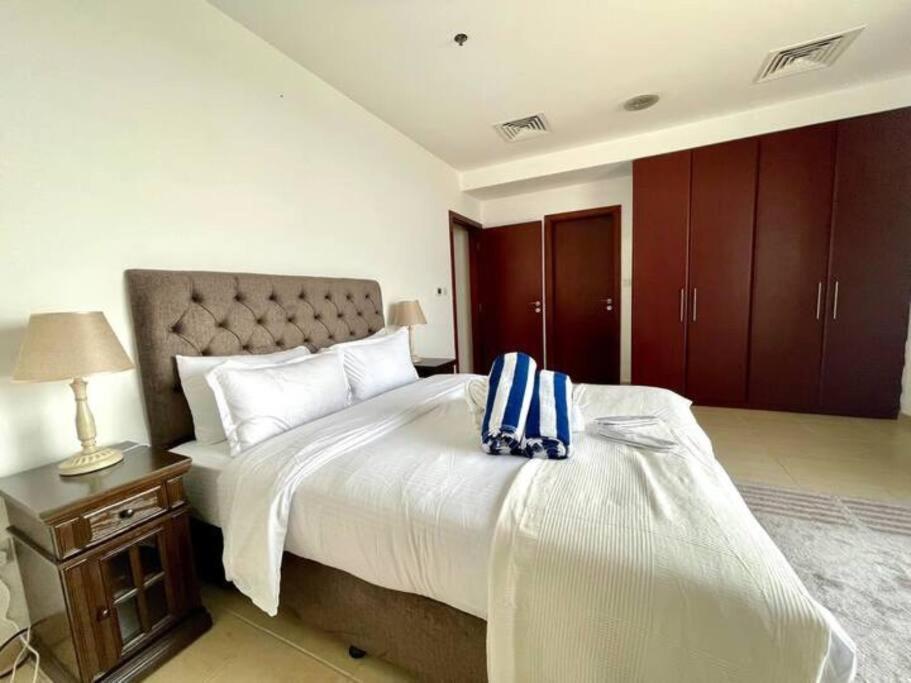 Jbr Sea View 2 Bedroom Apartment *