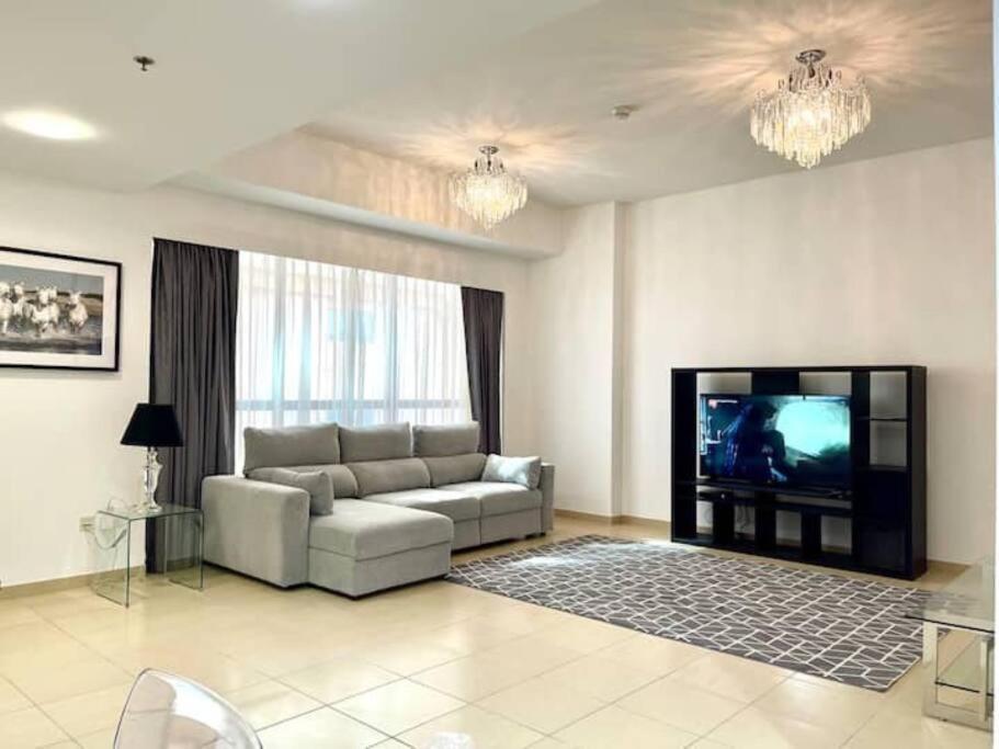 Jbr Sea View 2 Bedroom Apartment