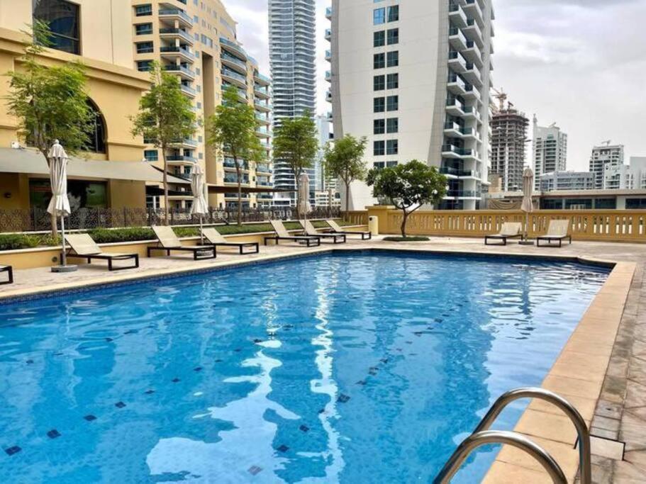 Jbr Sea View 2 Bedroom Apartment Dubai