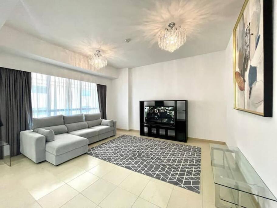 Jbr Sea View 2 Bedroom *