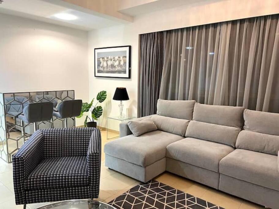 Jbr Sea View 2 Bedroom Apartment Dubai
