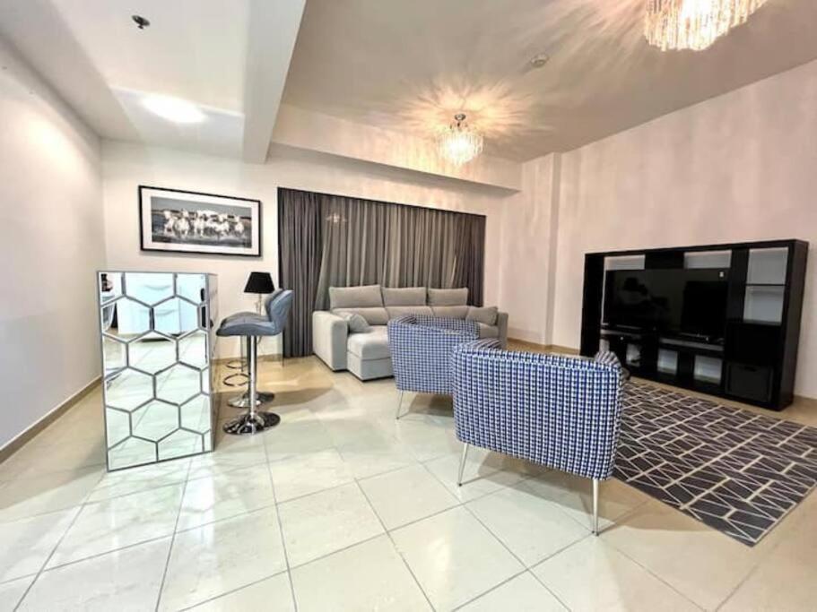 Jbr Sea View 2 Bedroom Apartment *