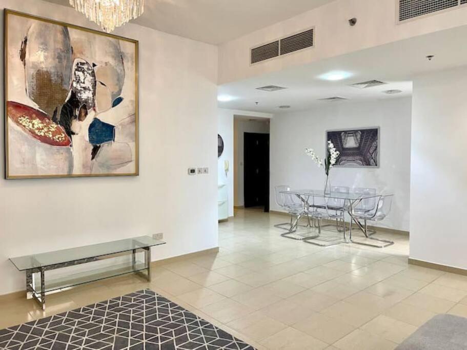 Jbr Sea View 2 Bedroom Apartment Dubai