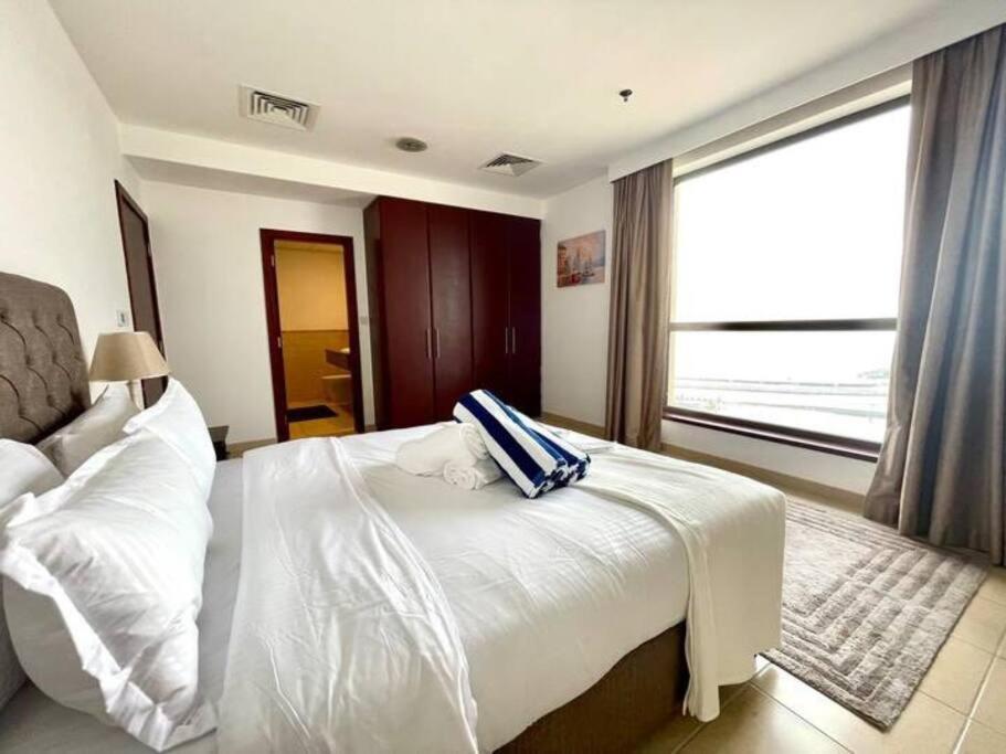 Jbr Sea View 2 Bedroom Apartment *