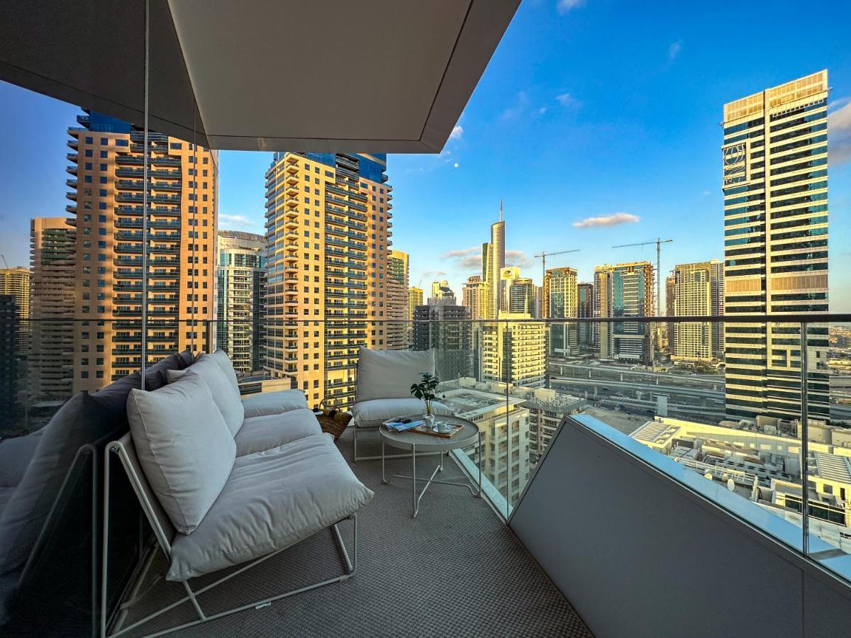 Apartment Higuests - Stylish With Balcony And Partial Marina View *