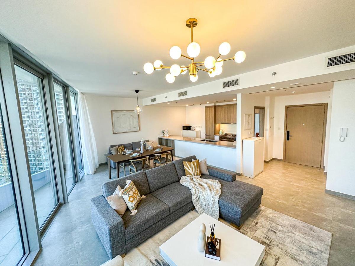 Higuests - Stylish With Balcony And Partial Marina View Apartment Dubai