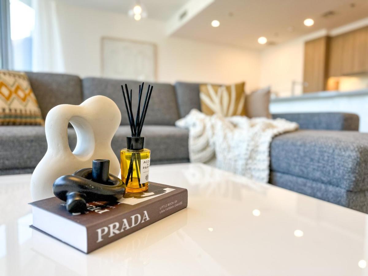 Higuests - Stylish With Balcony And Partial Marina View Apartment Dubai