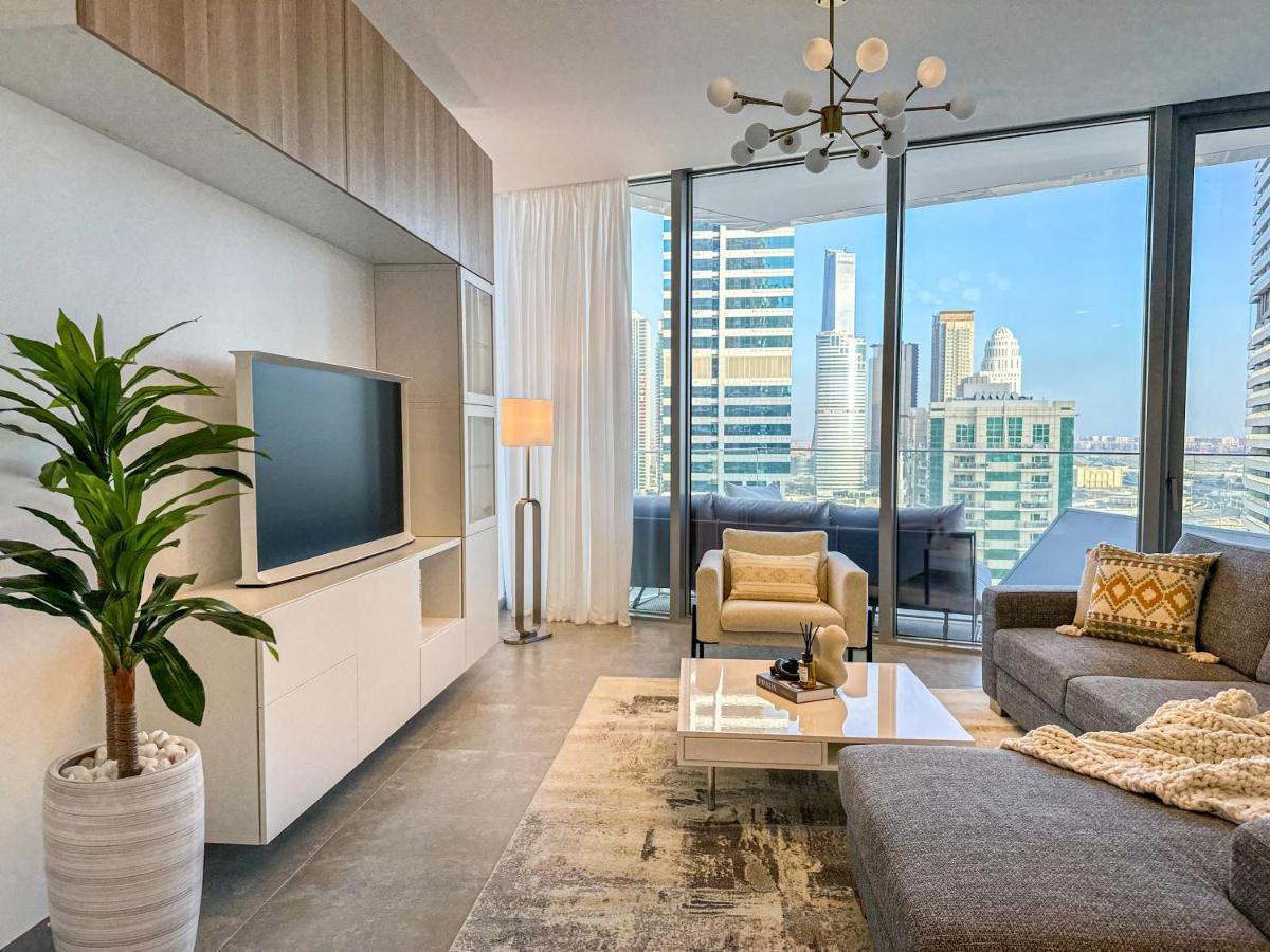 Higuests - Stylish With Balcony And Partial Marina View Apartment Dubai