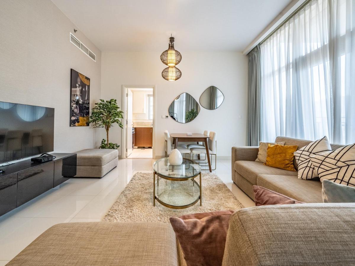 Charming 2br In Boulevard Crescent - Downtown Dubai