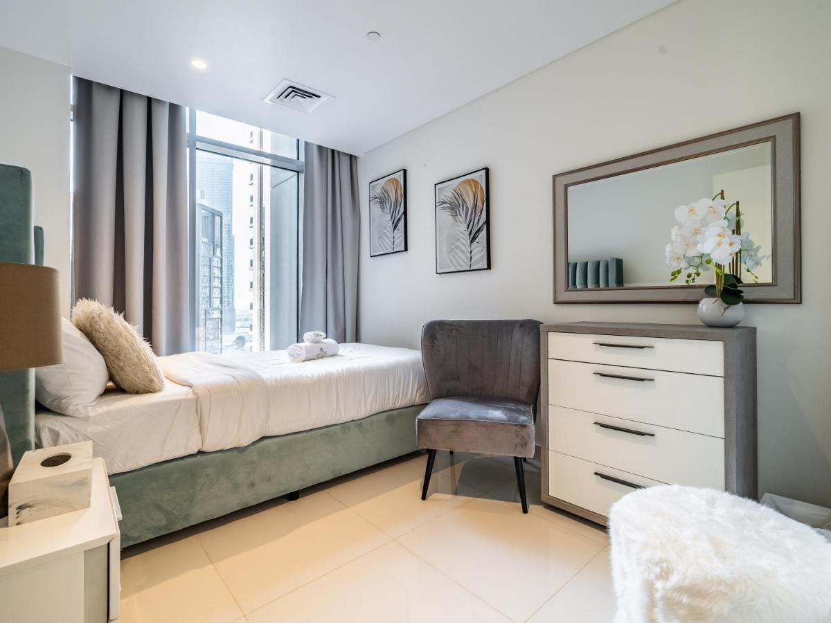 Charming 2br In Boulevard Crescent - Downtown Dubai