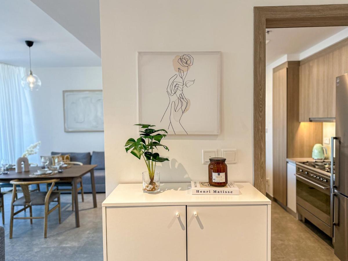 Higuests - Stylish With Balcony And Partial Marina View Apartment *