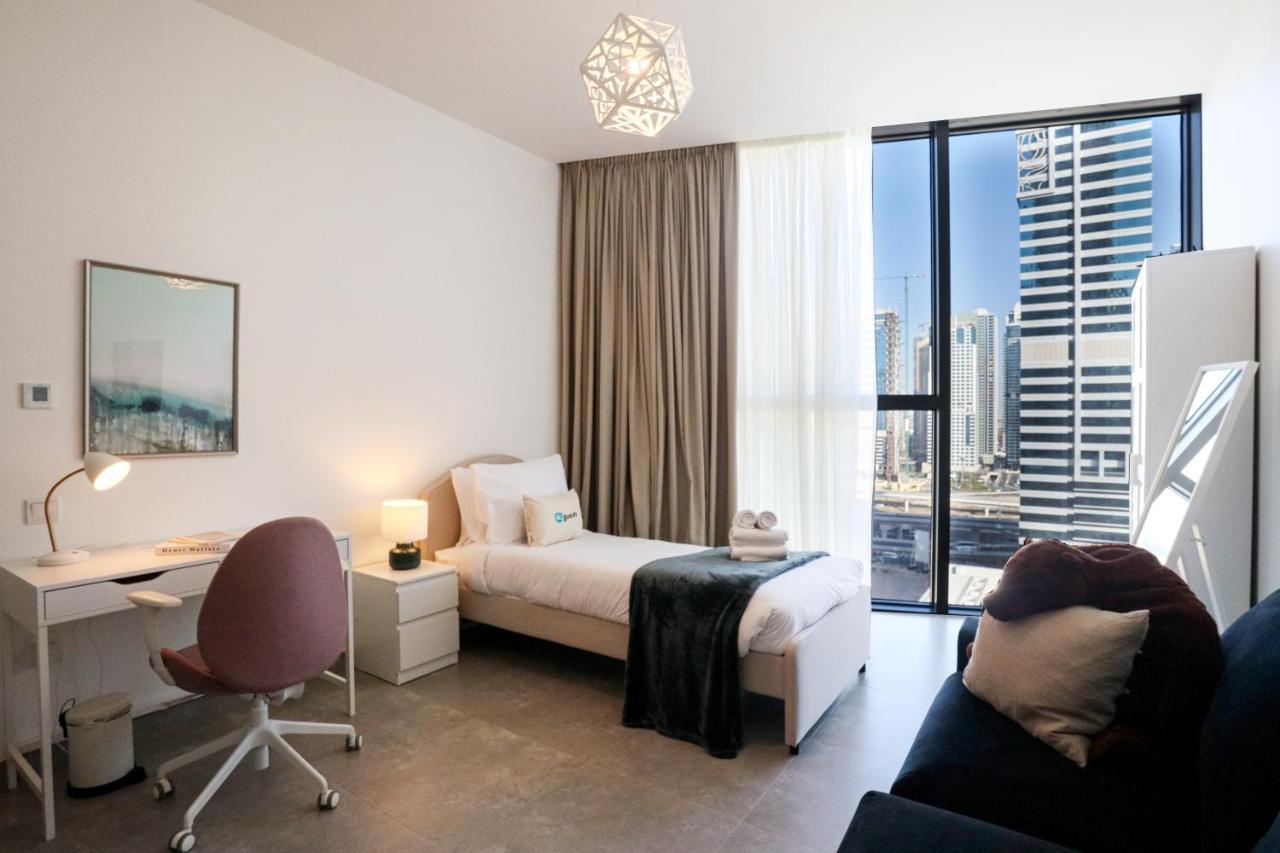 Higuests - Stylish With Balcony And Partial Marina View Apartment Dubai