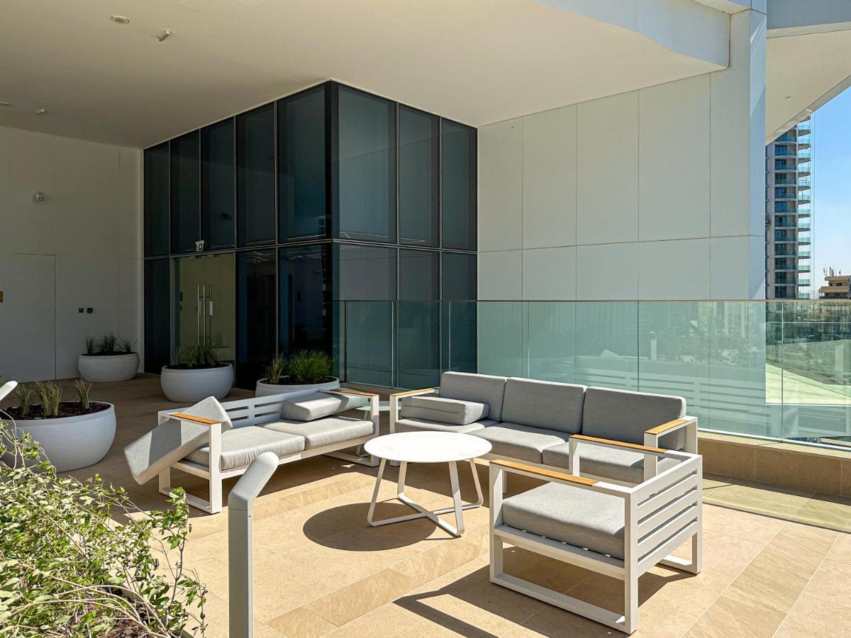 Higuests - Stylish With Balcony And Partial Marina View Apartment Dubai